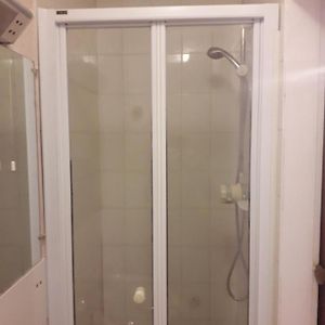 Deluxe Double Room Shower
